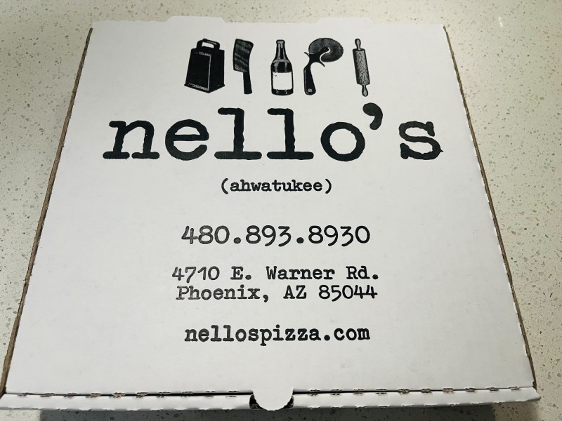 アリゾナごはん_Nello's pizza Ahwatukee_箱_持ち帰り