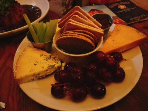 ロンドン_レストラン_YeOldeCheshire Cheese_老舗bar_パブ_チーズ