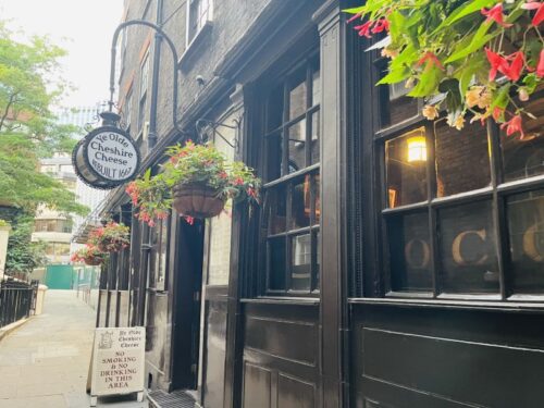 ロンドン_レストラン_YeOldeCheshire Cheese_老舗bar_パブ