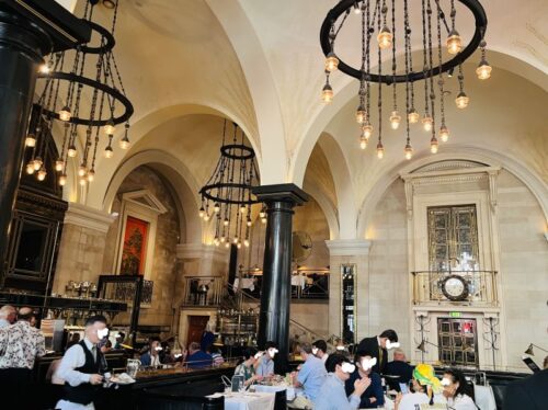 ロンドン_レストラン_ウォルスリー_thewolseley_店内