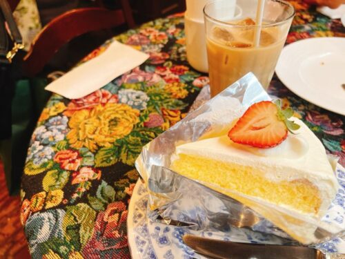 宝塚_観劇_ランチ_ティーハウス_サラ_カフェ_ショートケーキ