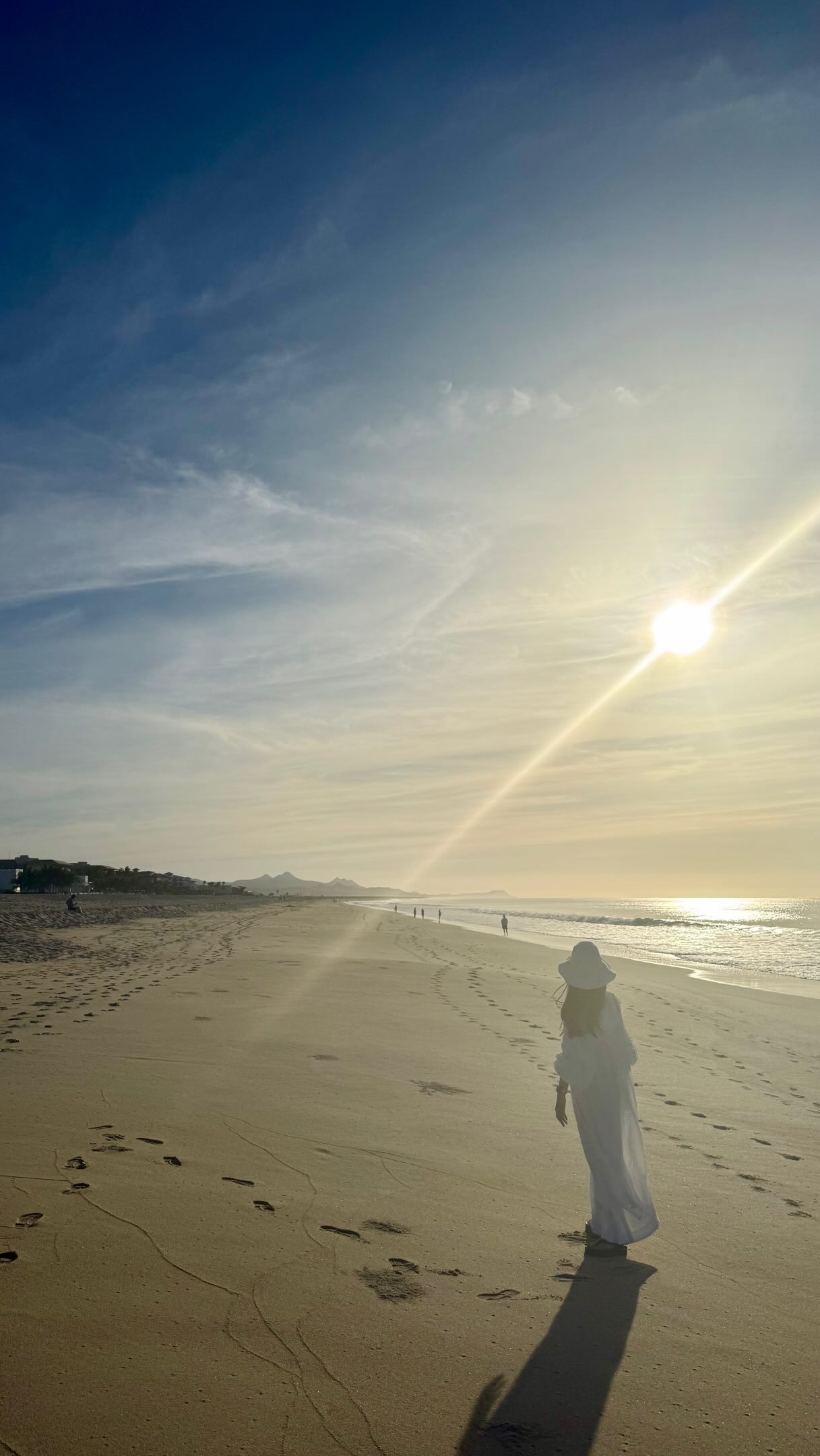 just going with the flow🤍🕊️🌞🌊

☀︎

「私、考えすぎちゃうんです」
一時期、周りの方に相談しまくっていたのだけど…

ただ、止めればいいだけでした

当たり前過ぎることなのだけど、　
最近やっと、腑に落ちてきました。

完全に止めるのは、まだまだ難しいですが、
流せることは、流しちゃう🌊
気がついたら、流しちゃう🌊
時間がもったいないですよね

波の音を聴いていたら、イロイロ流れてく気がします。

今日もお疲れ様でした☕️

.:*
#マインドフルネス #selflove #心地よい暮らし