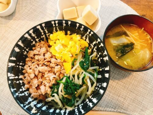 アメリカ生活_おうちごはん_簡単_4色丼_ひき肉_高野豆腐_おすすめ