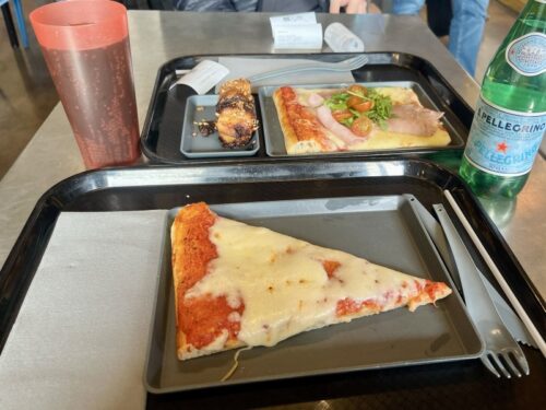 ディズニー_スタジオ_パーク_パリ_カフェ_フードコート_ご飯_お昼_軽食_ランチ