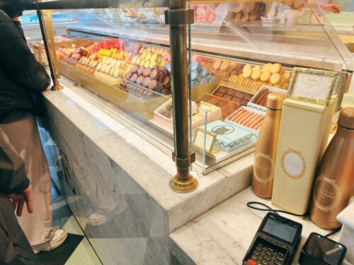 パリ_お土産_ギフト_スイーツ_ラデュレ_猫_チョコレート_クッキー_マカロン
