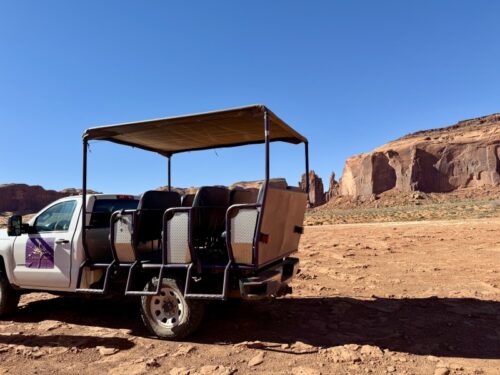 モニュメントバレー_ジープツアー_ナバホ_車_オープンエア