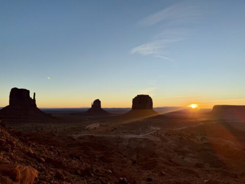 モニュメントバレー_ホテル_体験談_宿泊記_THEVIEWHOTEL_ビューホテル_景色_朝日