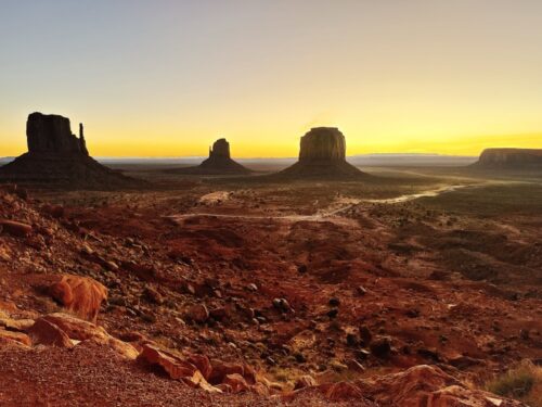 モニュメントバレー_ホテル_体験談_宿泊記_THEVIEWHOTEL_ビューホテル_景色_朝日