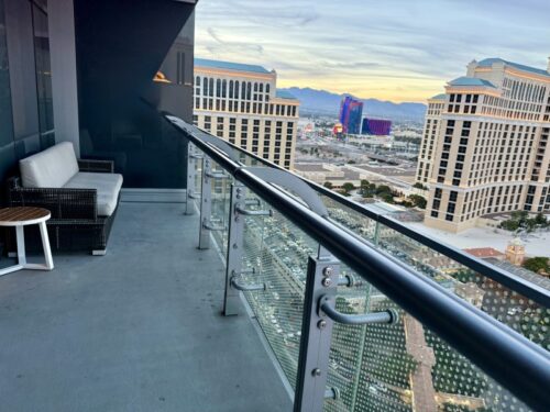 ラスベガス_ホテル_コスモポリタン_cosmopolitan_部屋_宿泊_バルコニー_景色_夜景