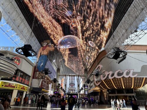 ラスベガス_観光_おすすめ_vegas_フリーモント・ストリート・エクスペリエンス