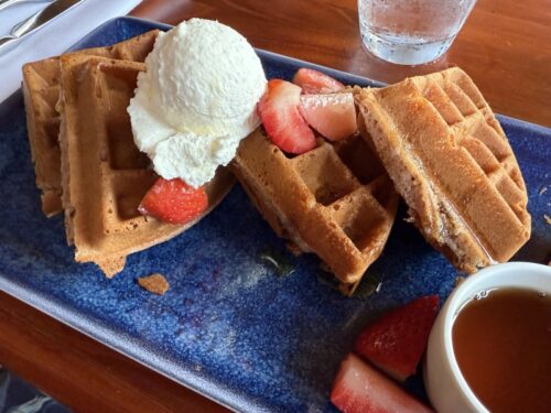 ハワイ_モーニング_朝食_オーシャンビュー_フラグリル_ワイキキ_メニュー_ワッフル