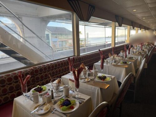 ハワイ_サンセット_クルーズ_ディナー_スターオブホノルル_3スター_座席_テーブル_セレブレーションプラン