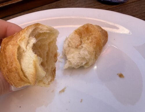 セドナ_オーククリーク_レストラン_ブランチ_ご飯_クロワッサン_焼きたて_sedona