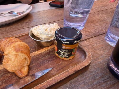 セドナ_オーククリーク_レストラン_ブランチ_ご飯_クロワッサン_焼きたて_sedona