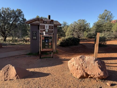 ボイントンキャニオン_セドナ_アリゾナ_ボルテックス_sedona_boynton_canyon _駐車場_トイレ