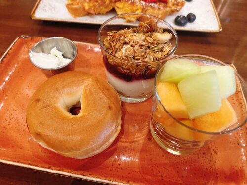 ツーソン_ホテル_ヒルトン_宿泊記_部屋_モーニング_ヨーグルト_ベーグル