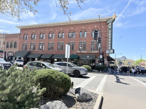 プレスコット_観光_アリゾナ_おすすめ_セドナ_prescott_az_裁判所_広場_ホテル