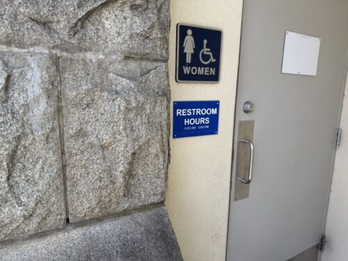 プレスコット_観光_アリゾナ_おすすめ_セドナ_prescott_az_裁判所_広場_トイレ