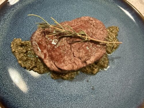 アメリカ_伝統料理_家庭_ステーキ_オーブン_トレジョ_付け合わせ_ジェノベーゼソース_ローズマリー