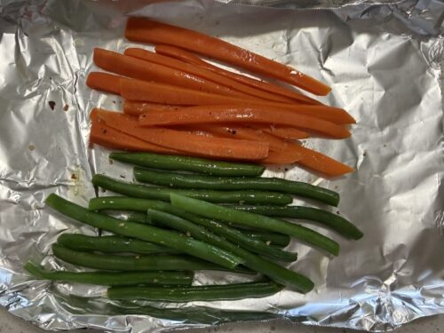 アメリカ_伝統料理_家庭_ステーキ_オーブン_トレジョ_にんじん_インゲン_付け合わせ