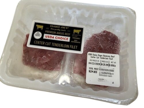 アメリカ_伝統料理_家庭_ステーキ_フィレミニョン_オーブン_トレジョ_付け合わせ_ジェノベーゼソース_盛り付け_献立