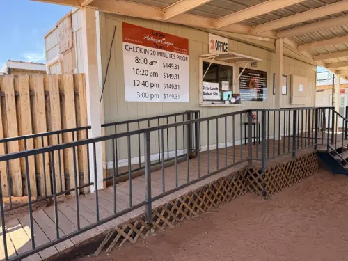 アリゾナ_アンテロープ_アッパー_ツアー_観光_写真_集合_受付