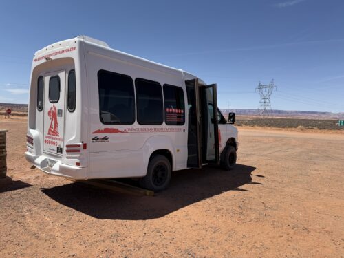 アリゾナ_アンテロープ_アッパー_ツアー_観光_写真_集合_受付_トイレ_バス