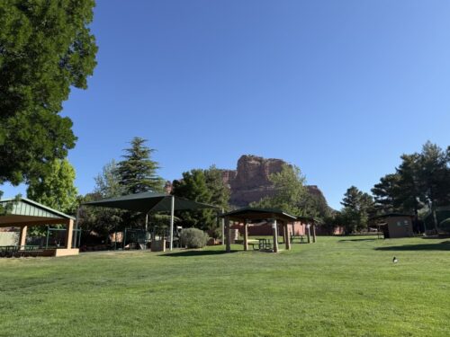 セドナ_モーテル_WildflowerInn_sedona_ホテル_ベルロック_宿泊記_公園
