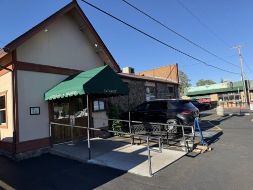 フラッグスタッフ_ご飯_レストラン_ピザ_トリュフポテト_ランチ_ディナー_BeaverStreetBrewery