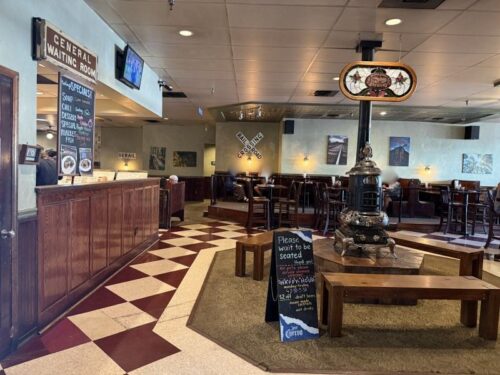 フラッグスタッフ_ご飯_レストラン_ピザ_トリュフポテト_ランチ_ディナー_BeaverStreetBrewery