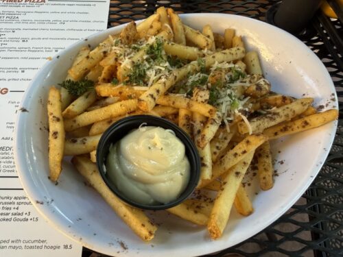 フラッグスタッフ_ご飯_レストラン_ランチ_ディナー_BeaverStreetBrewery_トリュフポテト_おすすめ